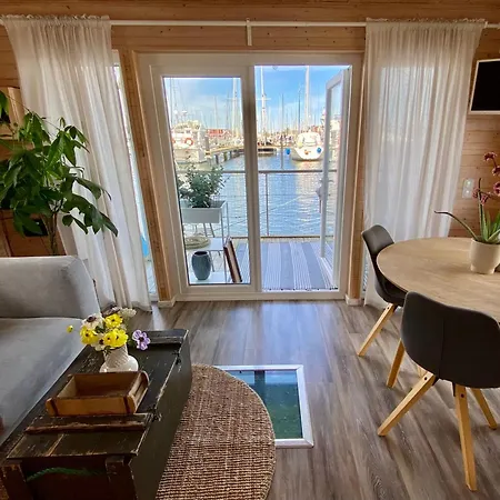 Holiday home Hausboot - Yara *