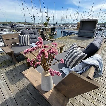 Holiday home Hausboot - Yara *